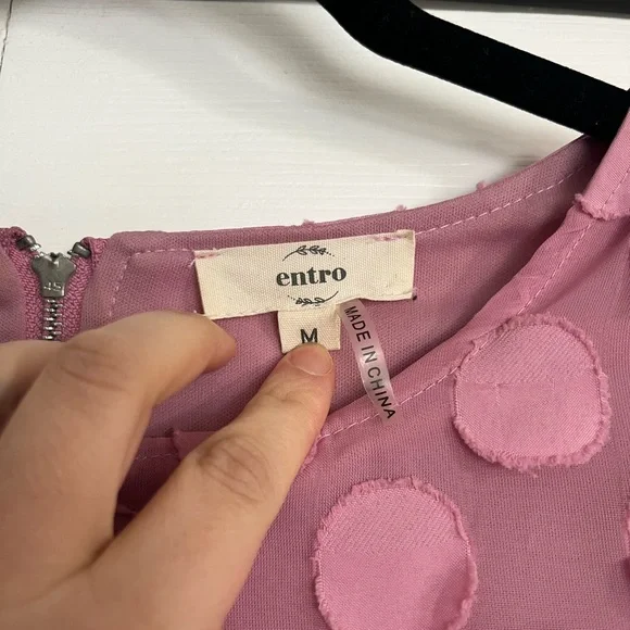 🔥3/$15🔥 Entro Dot Blouse - Picture 2 of 4